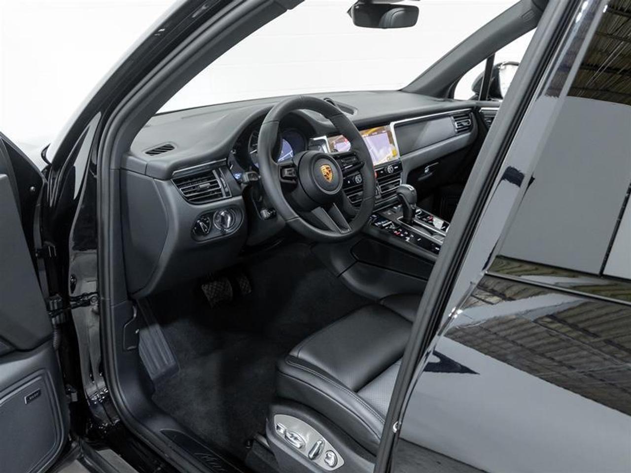 2026 Porsche Macan  Photo