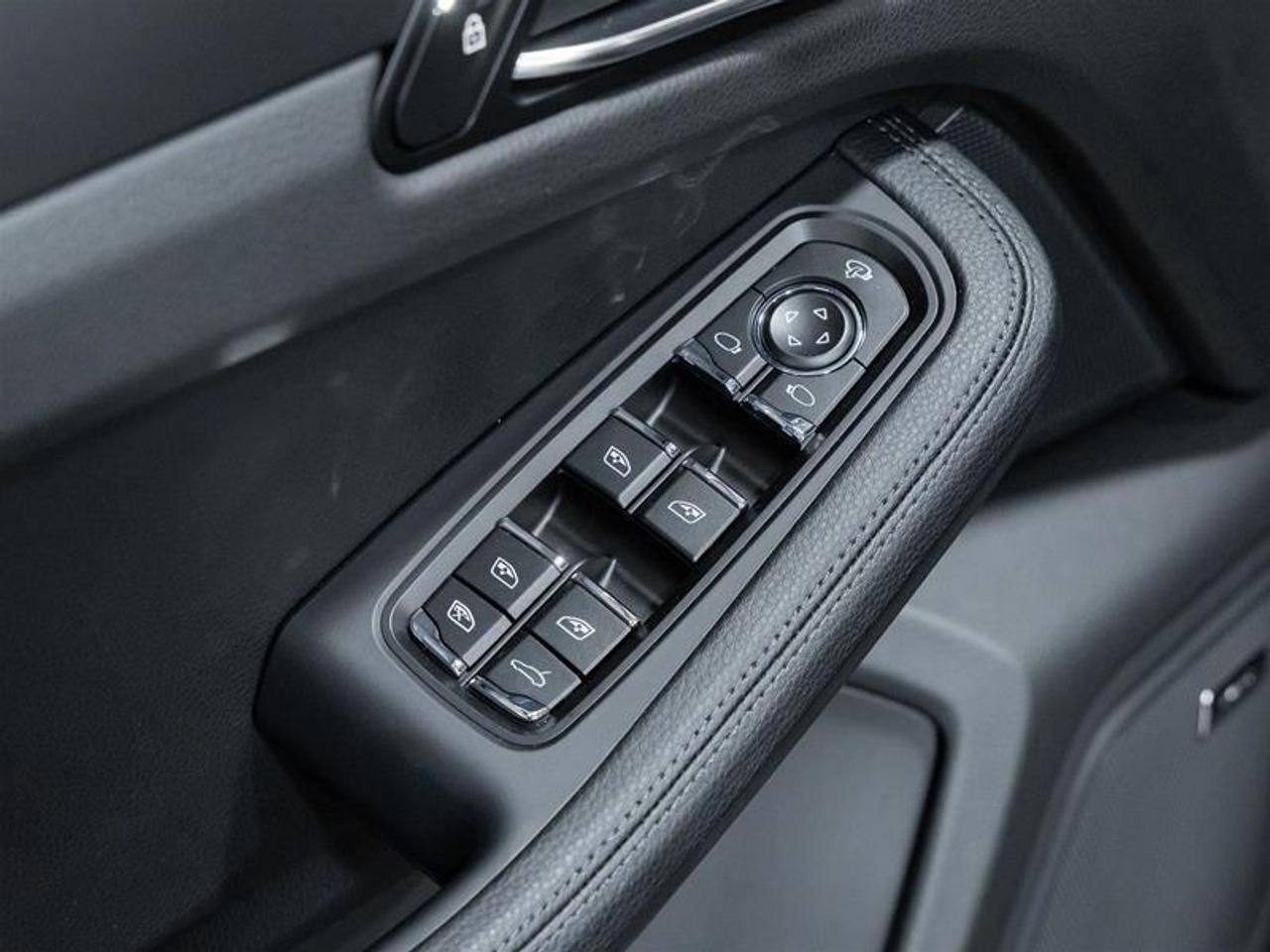 2026 Porsche Macan  Photo