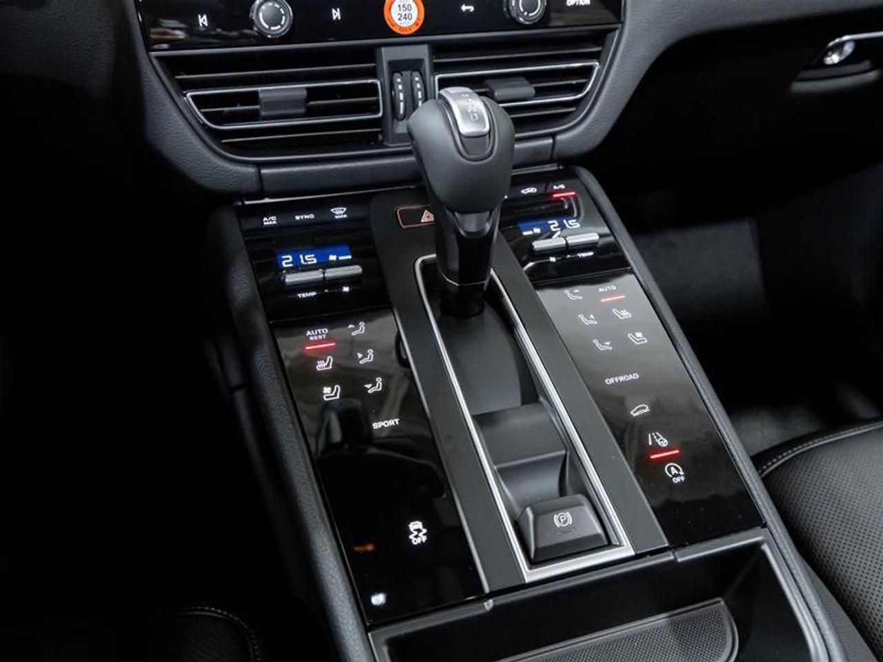 2026 Porsche Macan  Photo