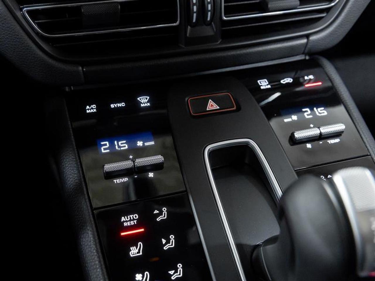 2026 Porsche Macan  Photo
