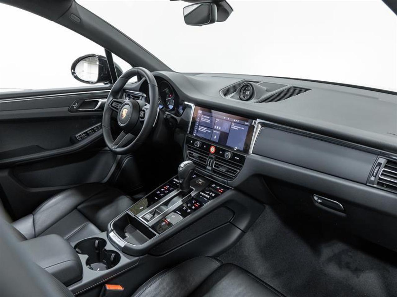2026 Porsche Macan  Photo