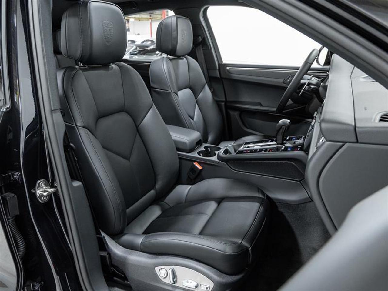 2026 Porsche Macan  Photo