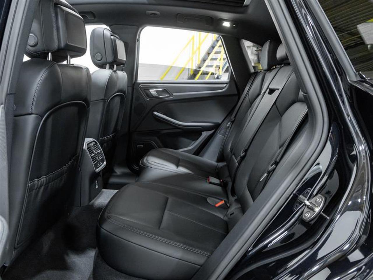 2026 Porsche Macan  Photo