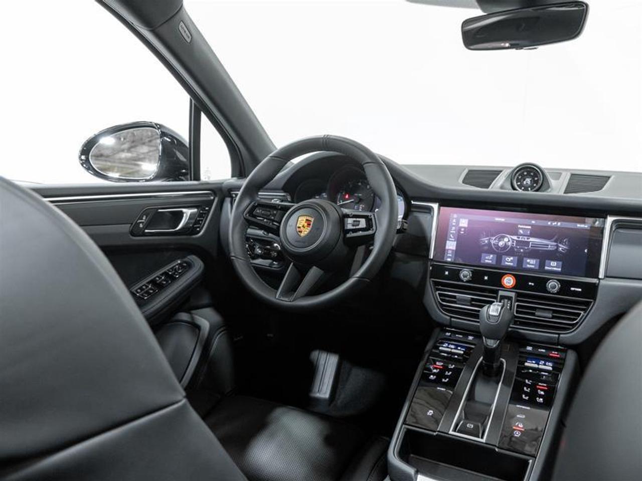 2026 Porsche Macan  Photo