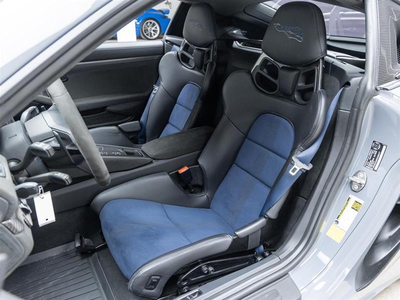 2023 Porsche 718 Cayman  Photo