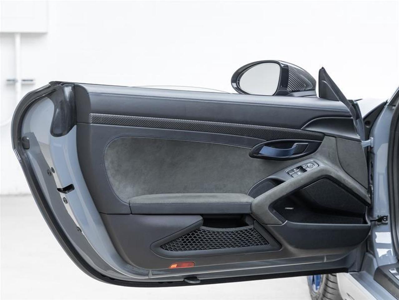 2023 Porsche 718 Cayman  Photo