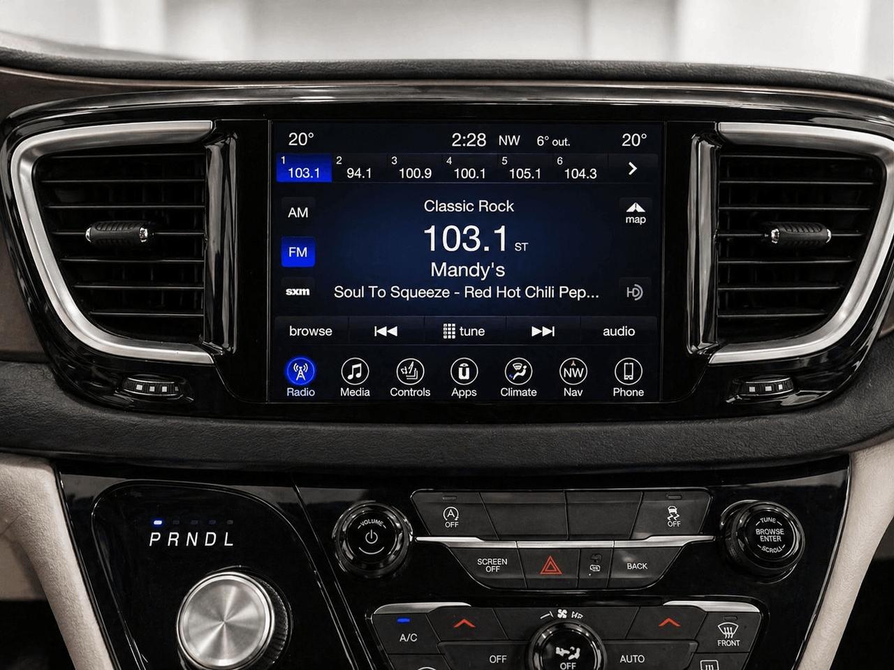 2017 Chrysler Pacifica 4dr Wgn Touring-L Photo