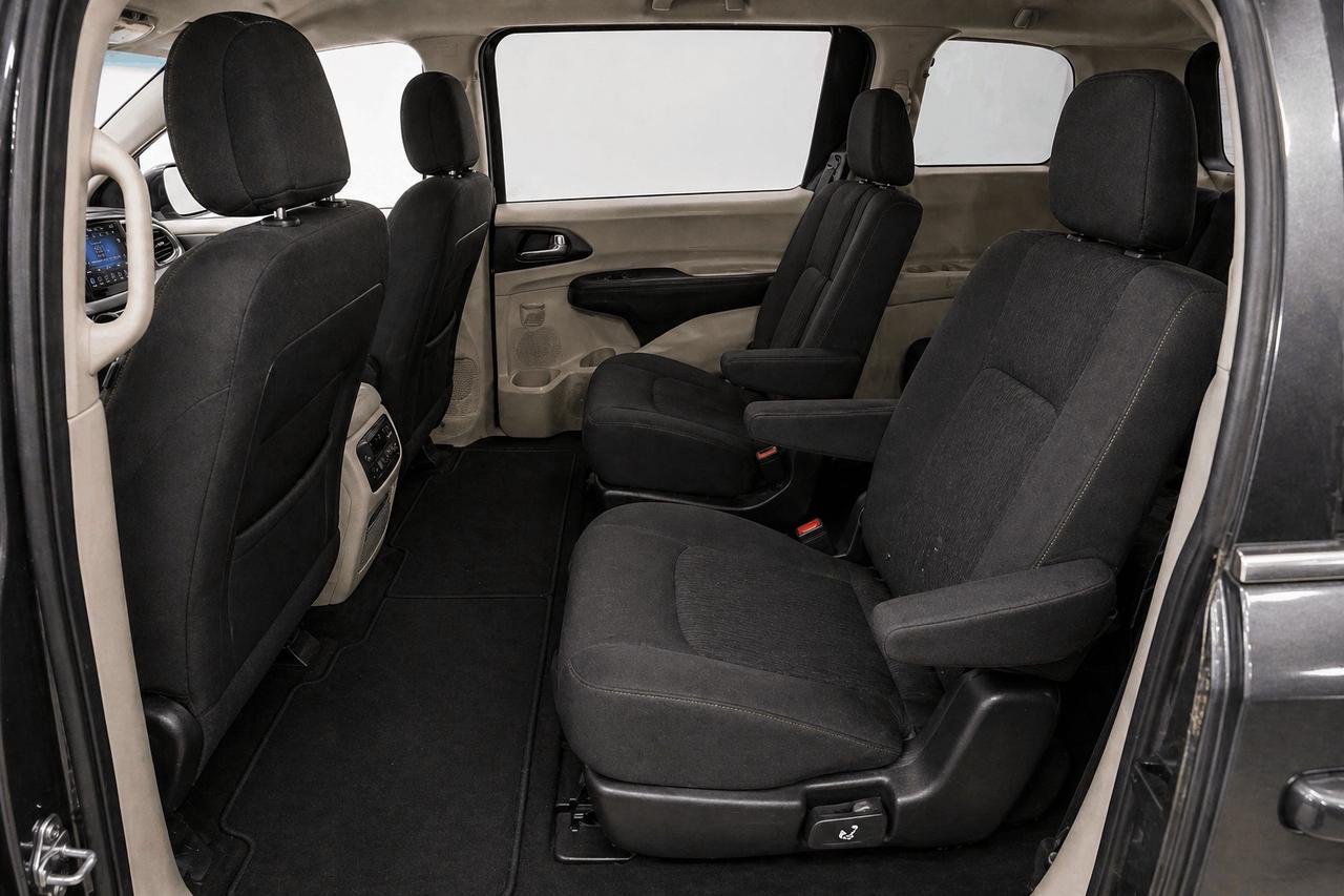 2017 Chrysler Pacifica 4dr Wgn Touring-L Photo
