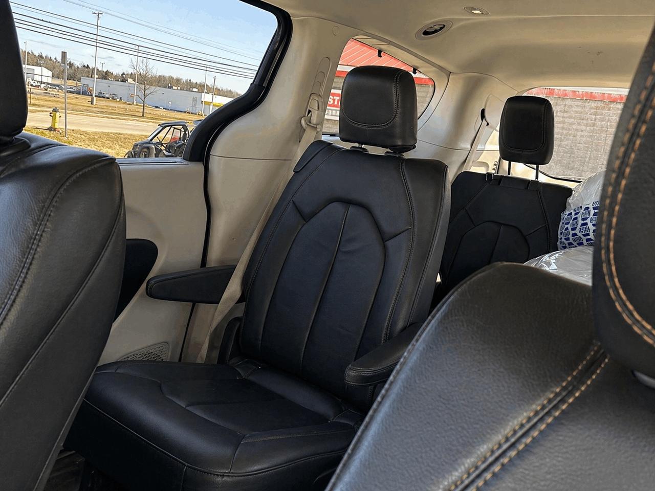 2017 Chrysler Pacifica 4dr Wgn Touring-L Photo
