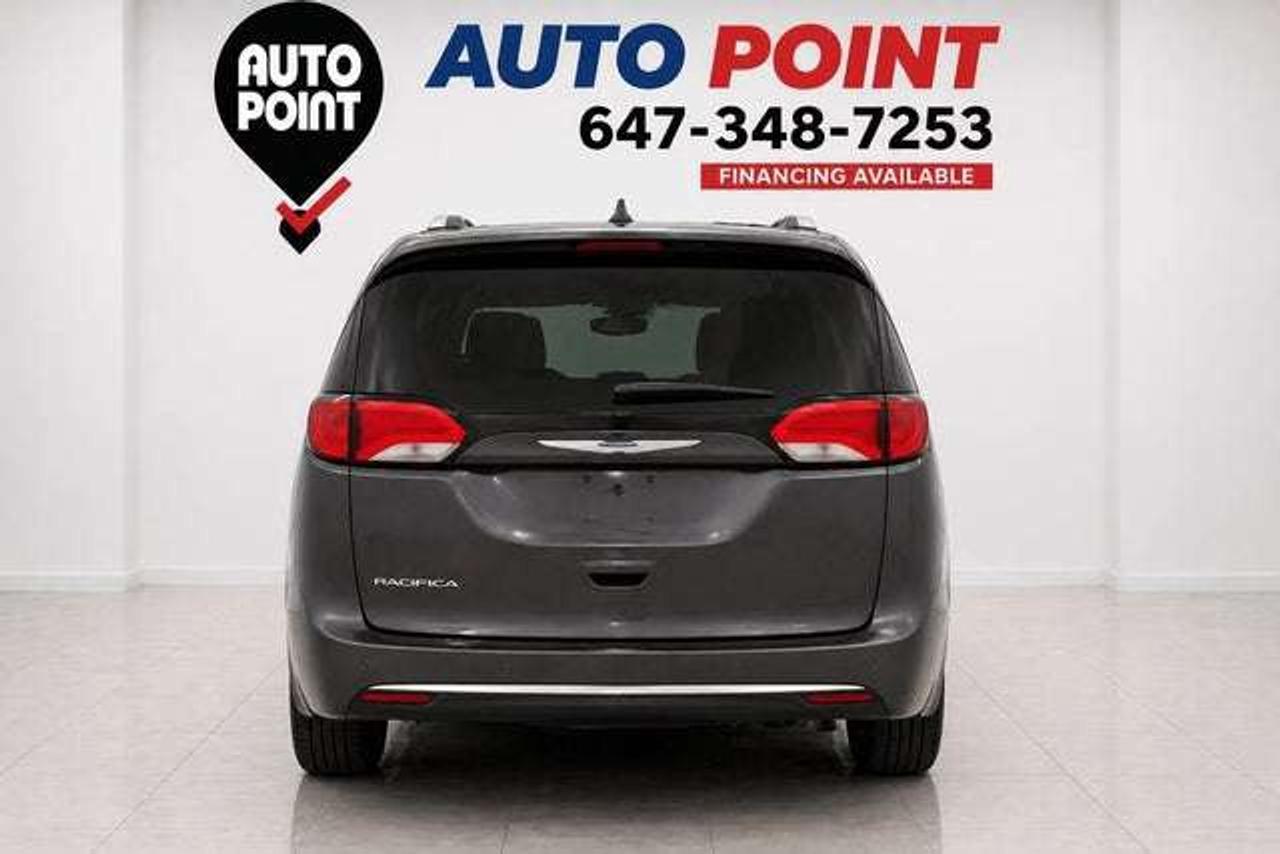 2017 Chrysler Pacifica Touring L Photo1
