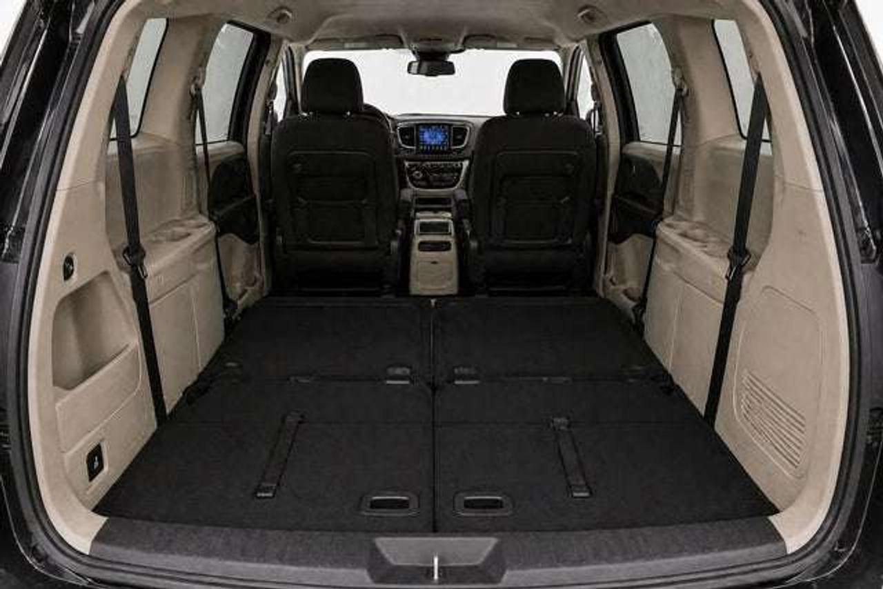 2017 Chrysler Pacifica Touring L Photo