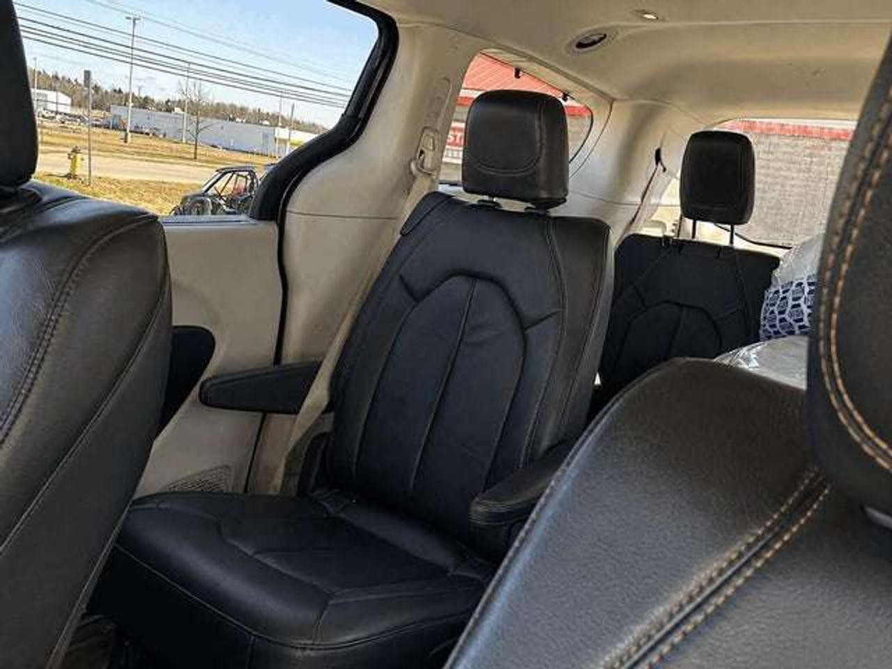 2017 Chrysler Pacifica Touring L Photo