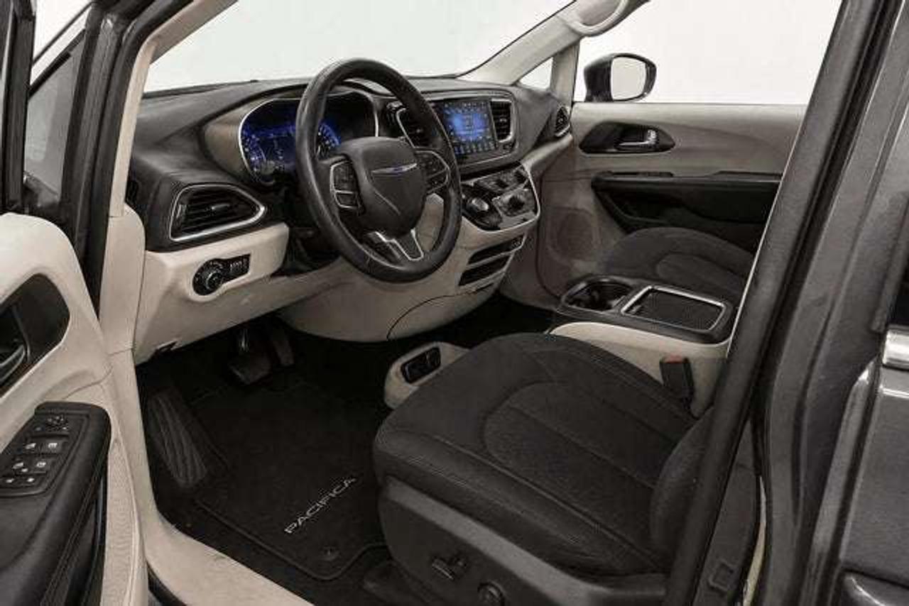 2017 Chrysler Pacifica Touring L Photo