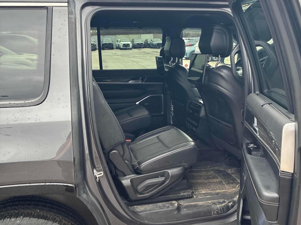 2022 Jeep Wagoneer Series III 4dr 4x4 Photo