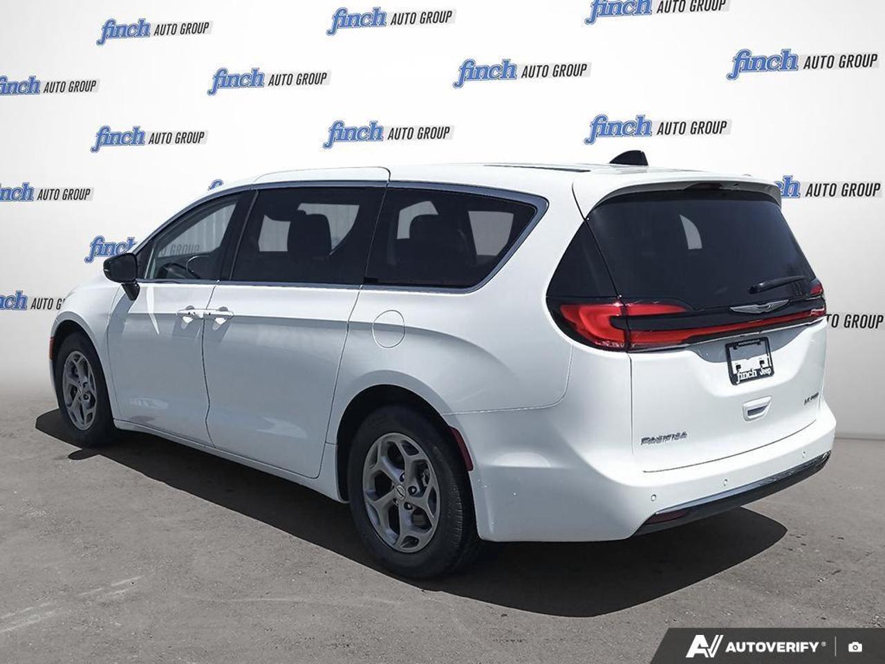 2024 Chrysler Pacifica Limited Front-Wheel Drive Passenger Van Photo3