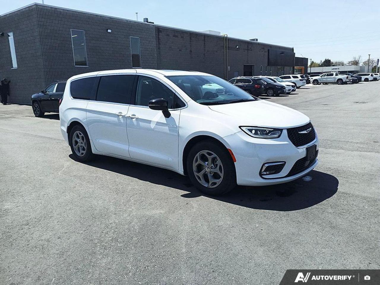 2024 Chrysler Pacifica Limited Front-Wheel Drive Passenger Van Photo
