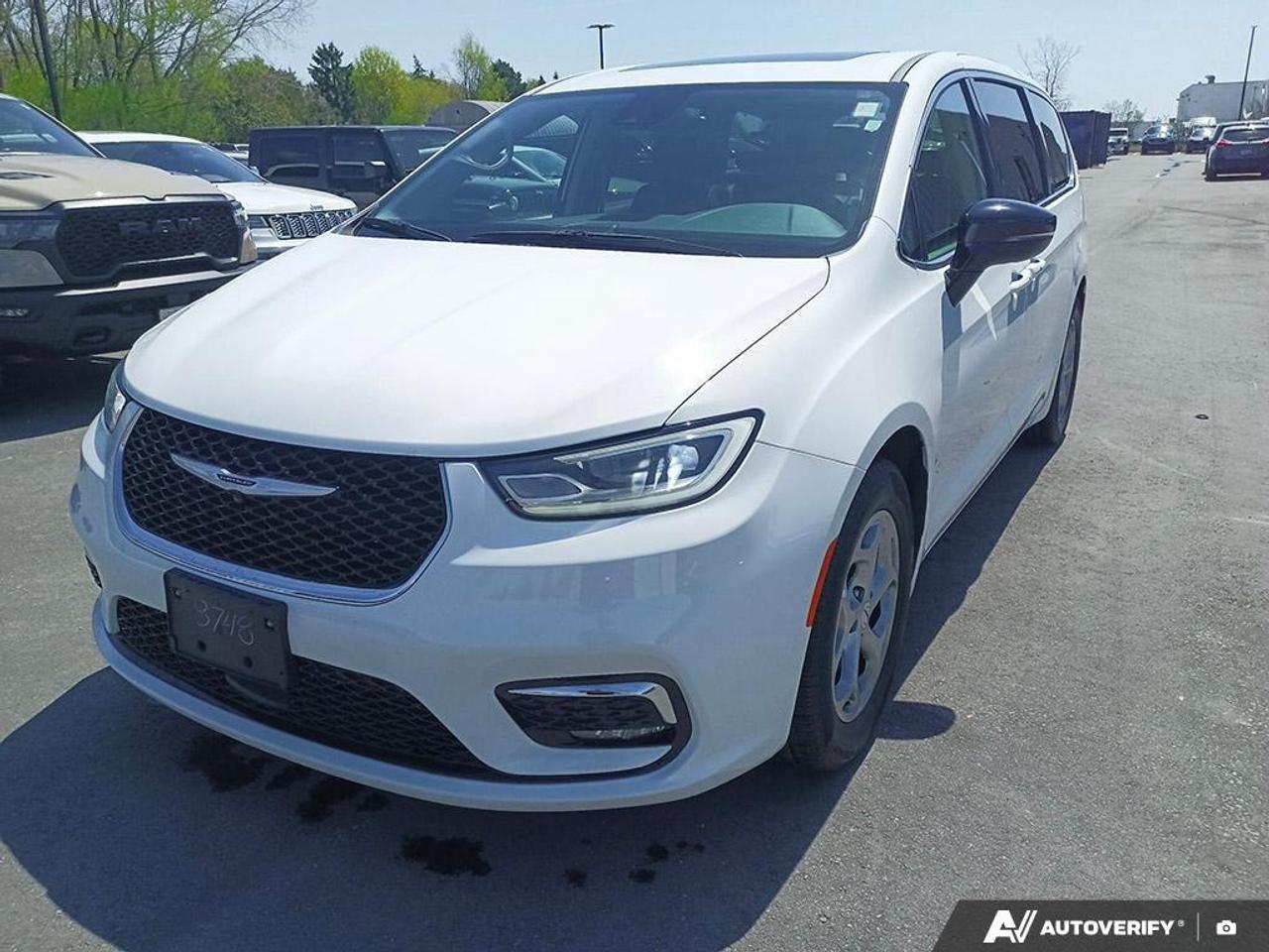 2024 Chrysler Pacifica Limited Front-Wheel Drive Passenger Van Photo