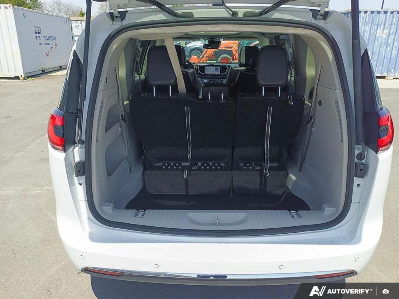 2024 Chrysler Pacifica Limited Front-Wheel Drive Passenger Van Photo