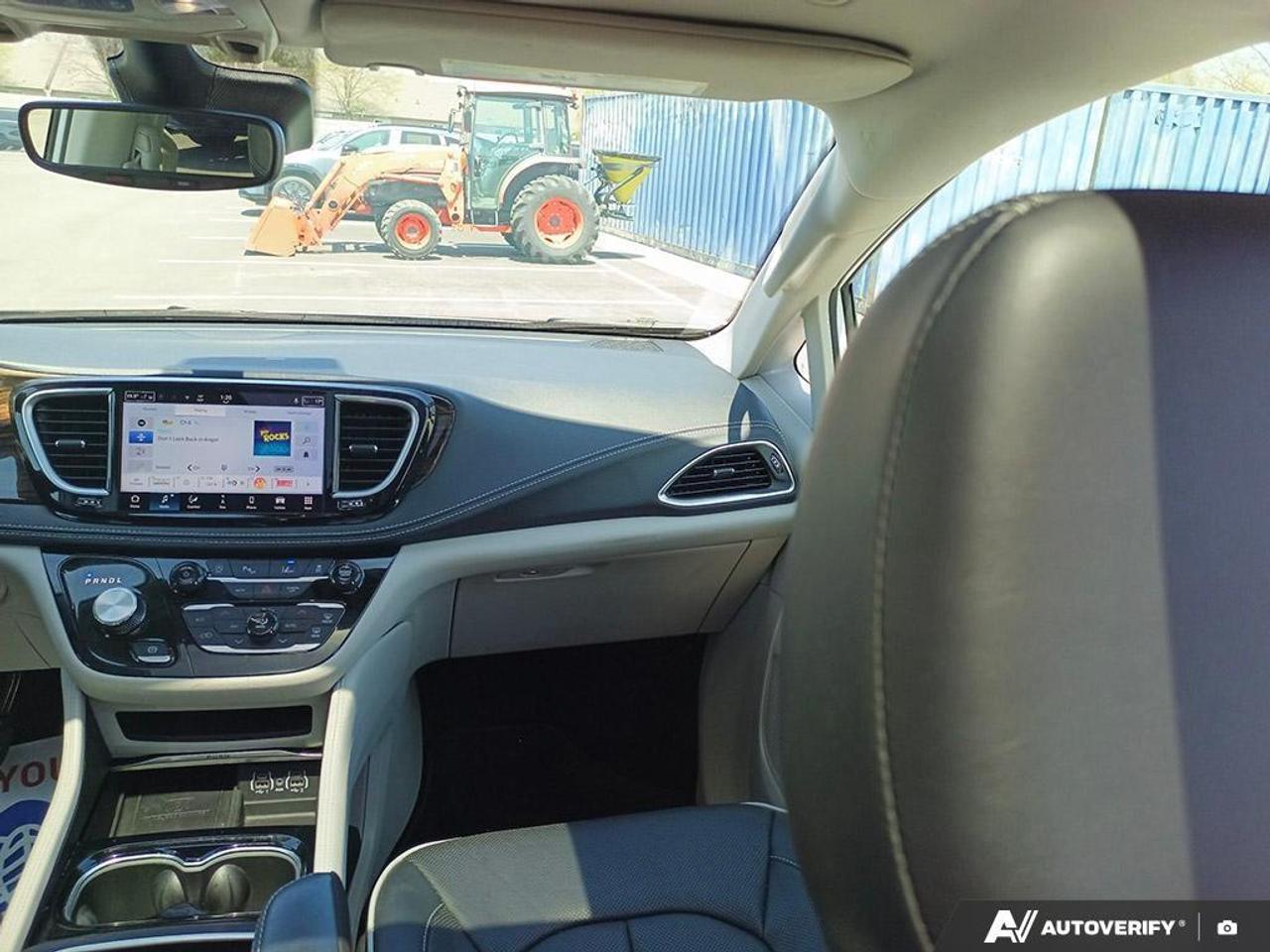 2024 Chrysler Pacifica Limited Front-Wheel Drive Passenger Van Photo