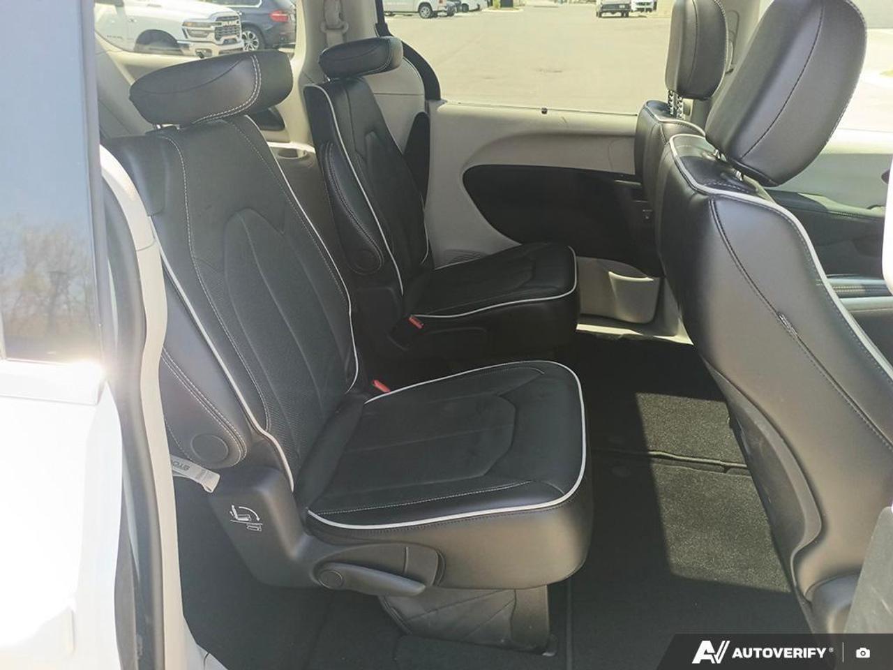 2024 Chrysler Pacifica Limited Front-Wheel Drive Passenger Van Photo