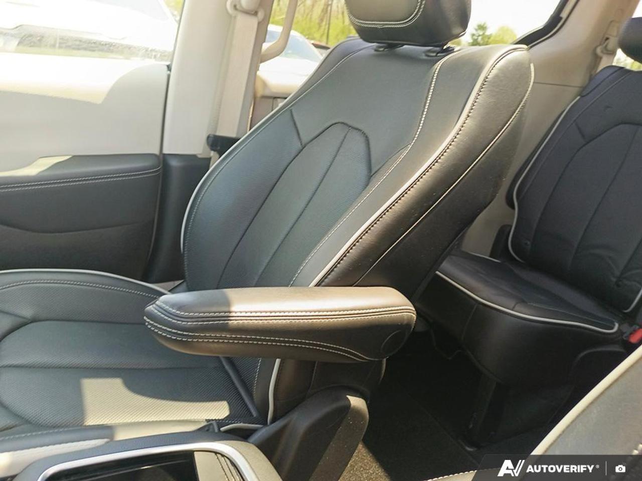 2024 Chrysler Pacifica Limited Front-Wheel Drive Passenger Van Photo