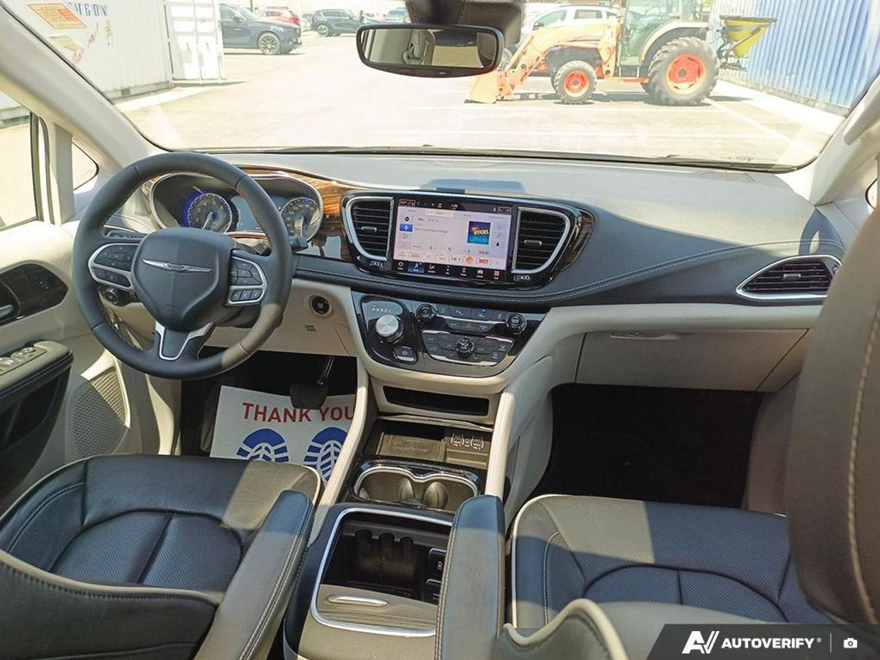2024 Chrysler Pacifica Limited Front-Wheel Drive Passenger Van Photo