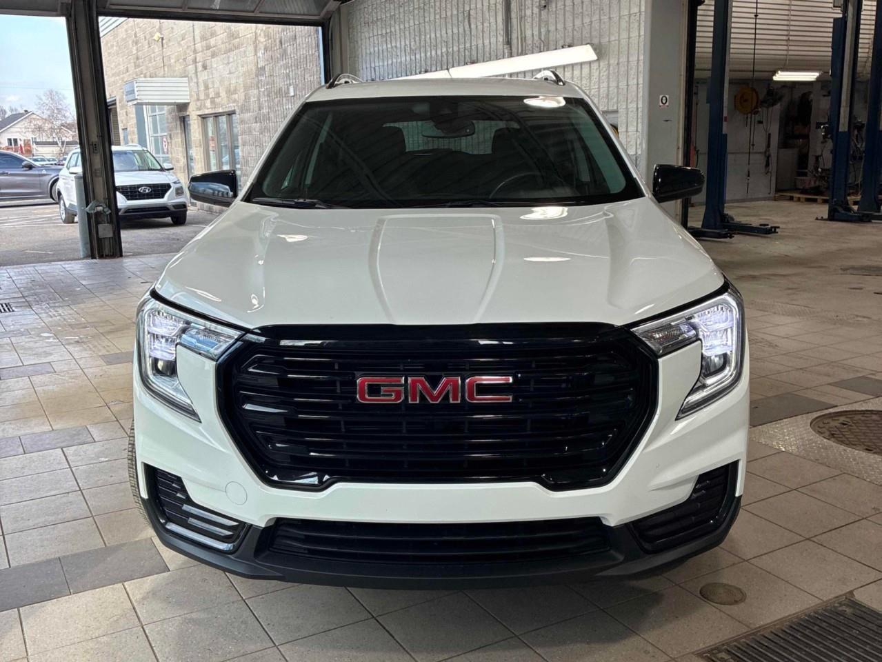 2024 GMC Terrain SLE 4dr All-Wheel Drive Photo