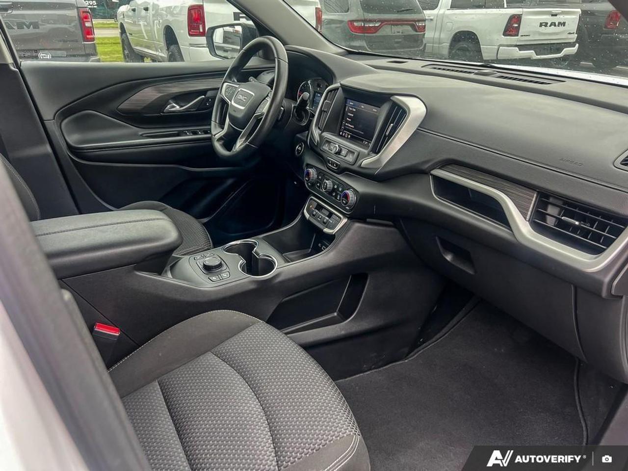 2024 GMC Terrain SLE 4dr All-Wheel Drive Photo