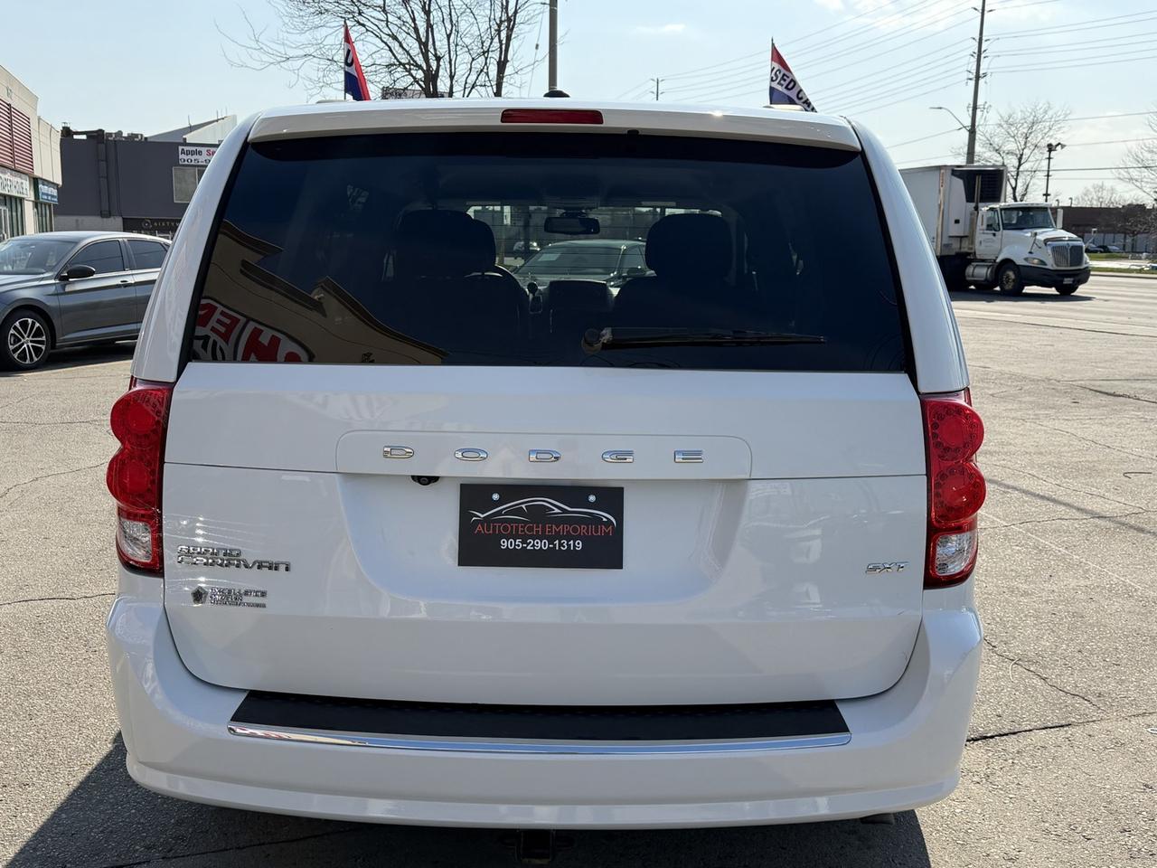 2019 Dodge Grand Caravan SXT   Stow n Go   7 Pass   Reverse Cam Photo
