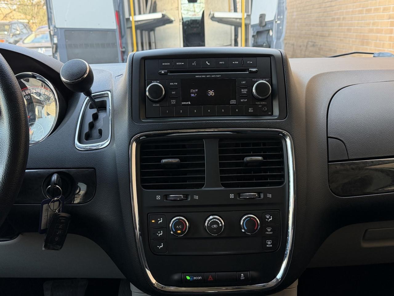 2019 Dodge Grand Caravan SXT   Stow n Go   7 Pass   Reverse Cam Photo