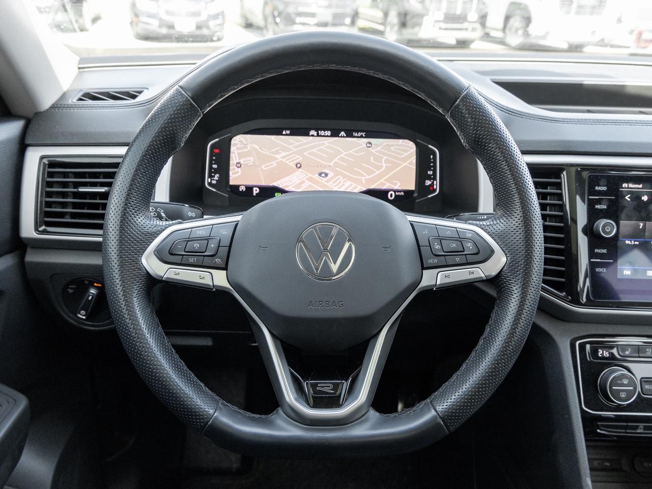 2022 Volkswagen Atlas Execline   7 pass  Panoramic Roof   New Tires! Photo