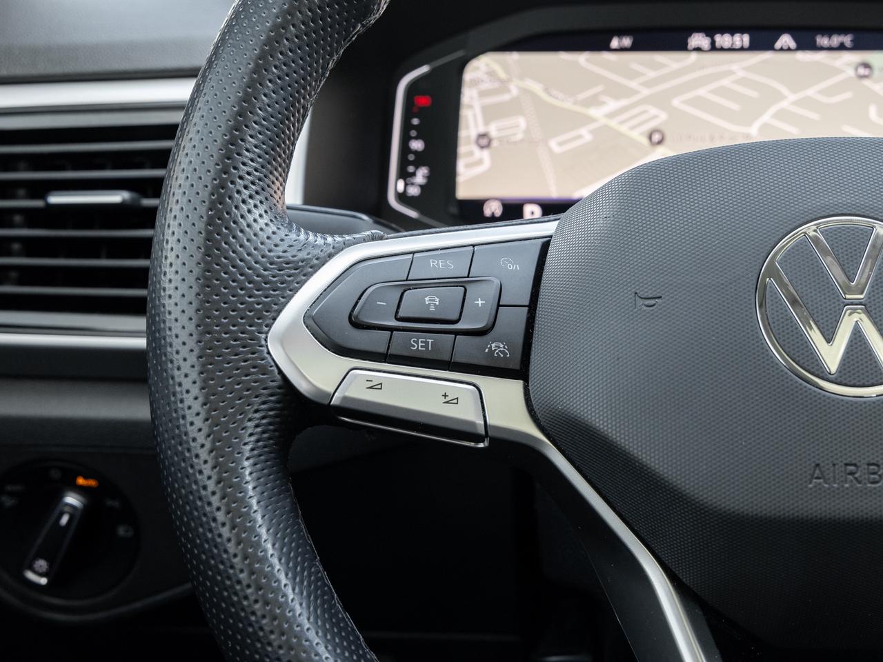 2022 Volkswagen Atlas Execline   7 pass  Panoramic Roof   New Tires! Photo