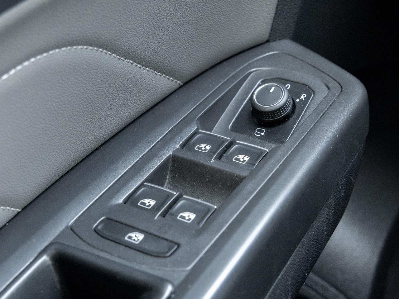 2022 Volkswagen Atlas Execline   7 pass  Panoramic Roof   New Tires! Photo