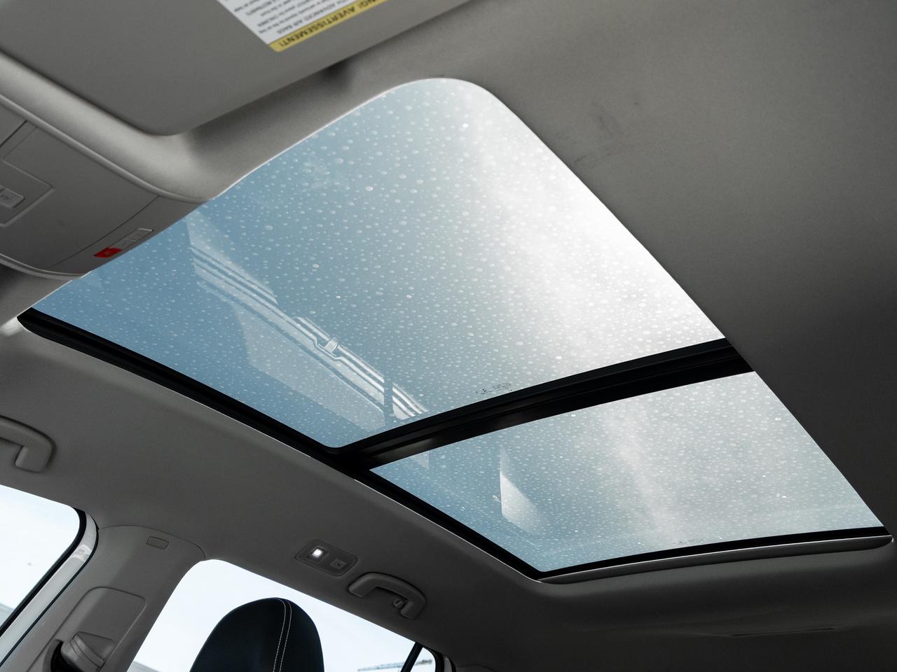 2022 Volkswagen Atlas Execline   7 pass  Panoramic Roof   New Tires! Photo