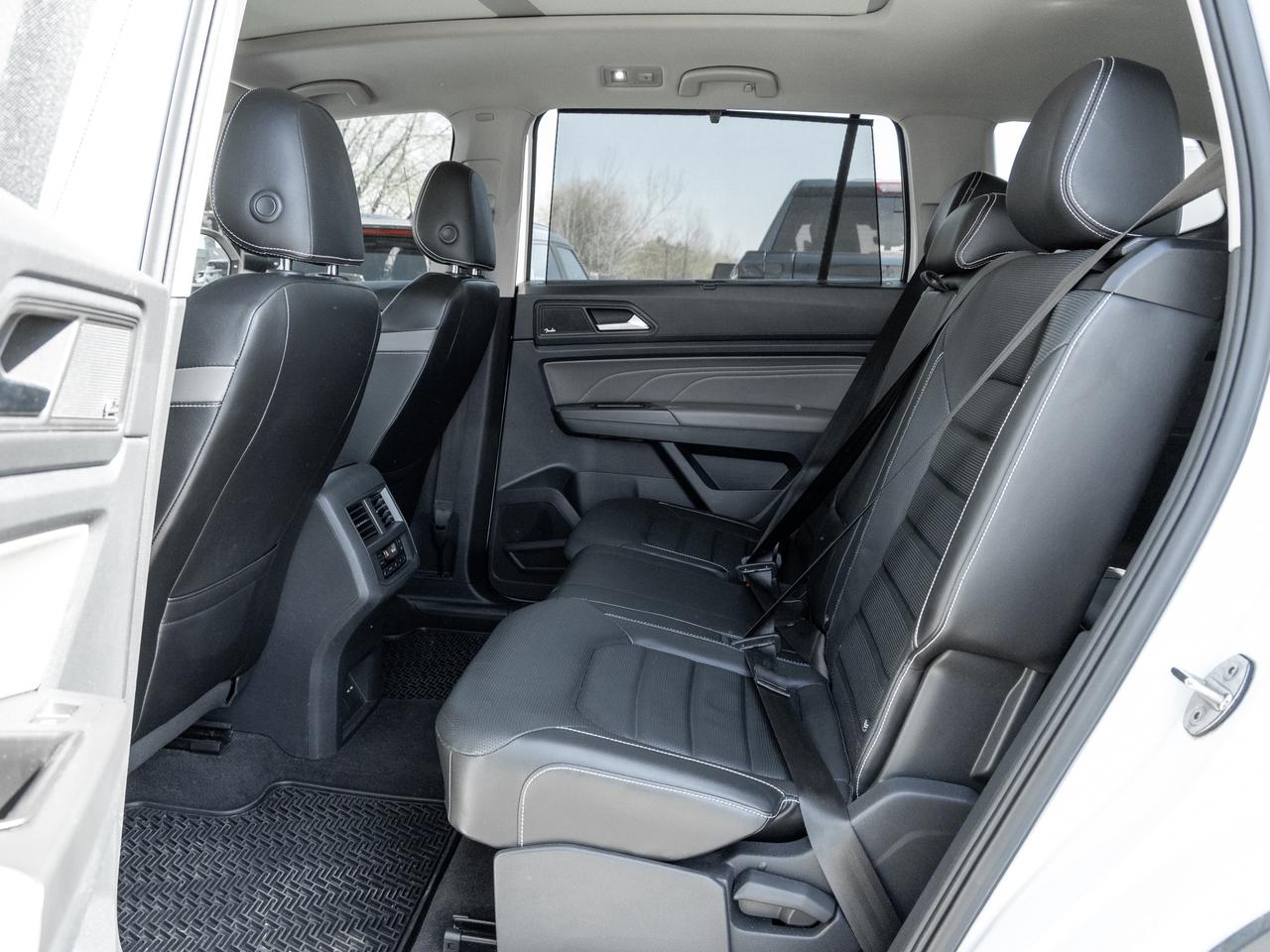 2022 Volkswagen Atlas Execline   7 pass  Panoramic Roof   New Tires! Photo