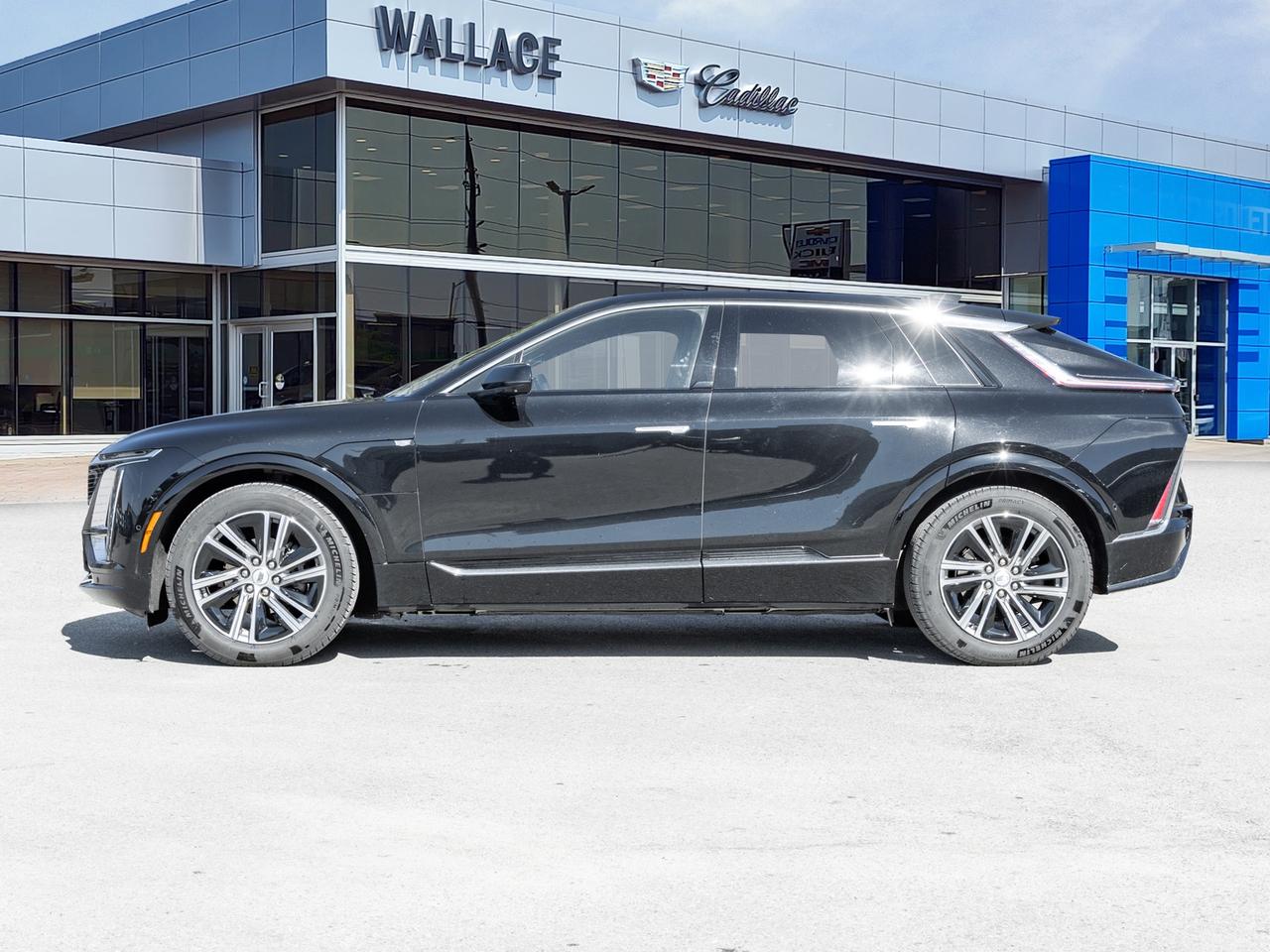 2023 Cadillac LYRIQ 33" Curved Display   AKG Audio   Panoramic Roof Photo2