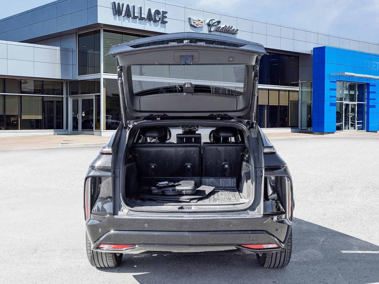 2023 Cadillac LYRIQ 33" Curved Display   AKG Audio   Panoramic Roof Photo