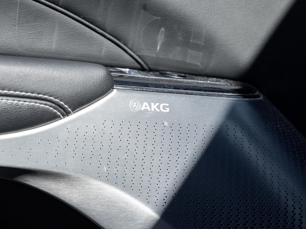 2023 Cadillac LYRIQ 33" Curved Display   AKG Audio   Panoramic Roof Photo