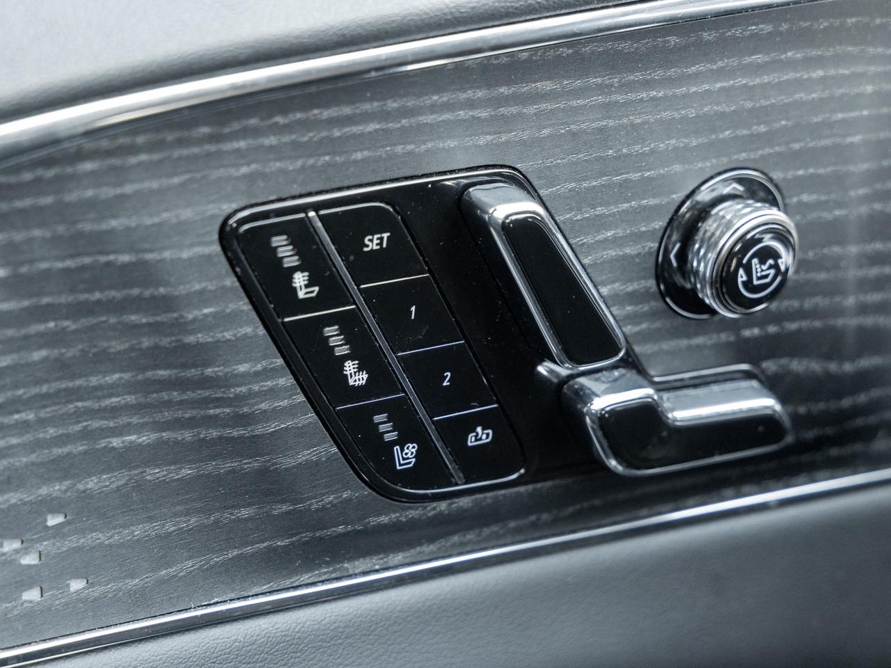 2023 Cadillac LYRIQ 33" Curved Display   AKG Audio   Panoramic Roof Photo