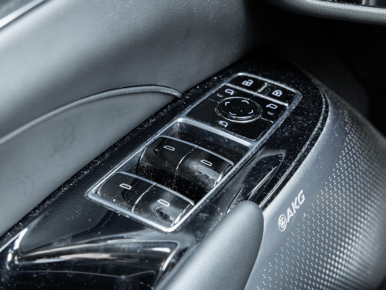 2023 Cadillac LYRIQ 33" Curved Display   AKG Audio   Panoramic Roof Photo