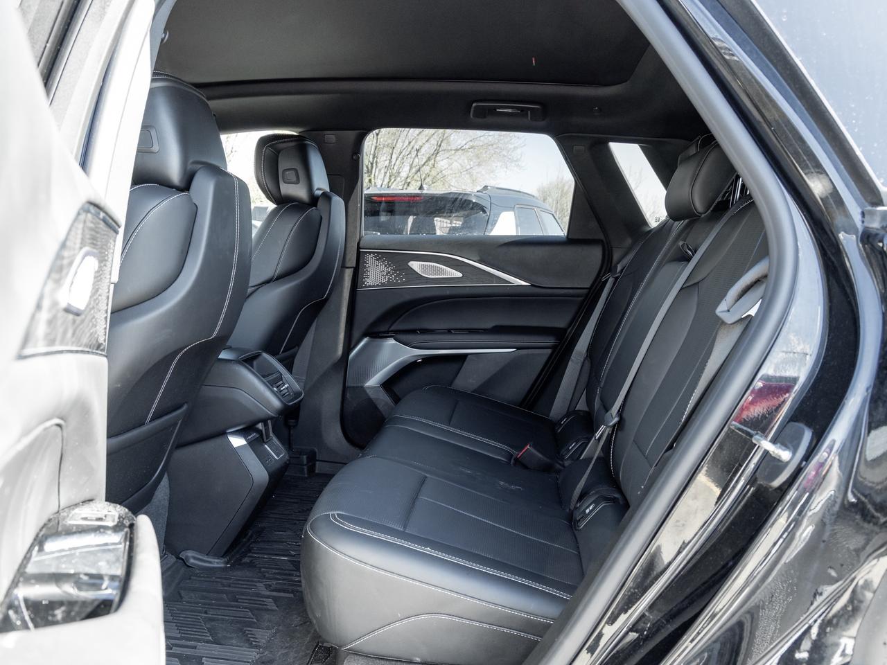 2023 Cadillac LYRIQ 33" Curved Display   AKG Audio   Panoramic Roof Photo