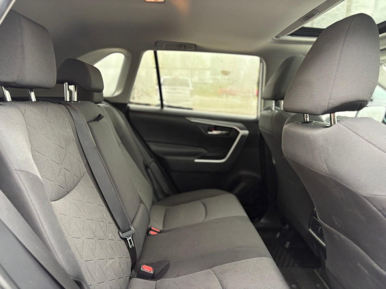 2020 Toyota RAV4 XLE 4dr Front-wheel Drive Photo
