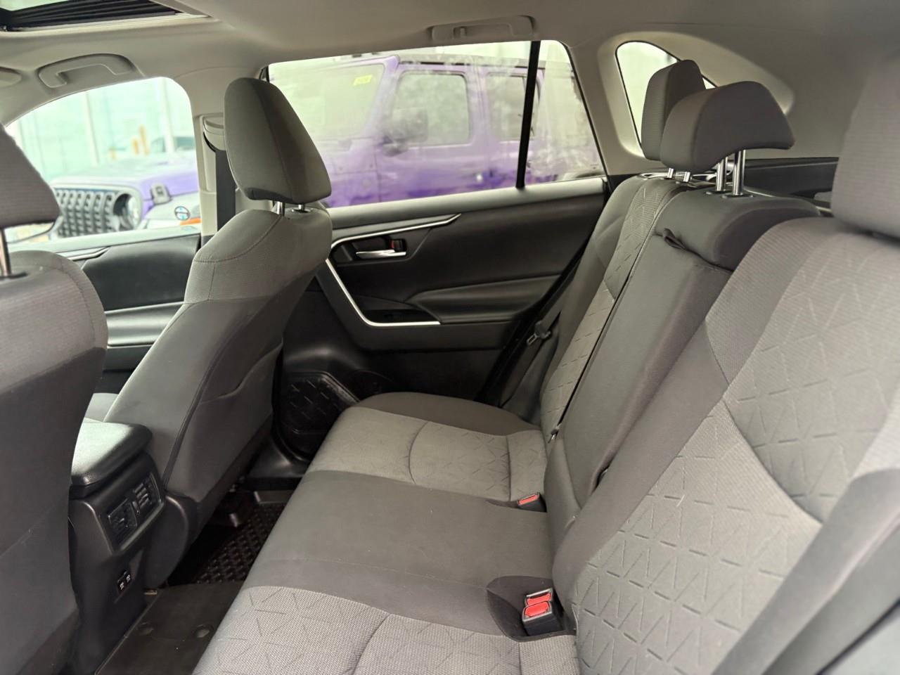 2020 Toyota RAV4 XLE 4dr Front-wheel Drive Photo