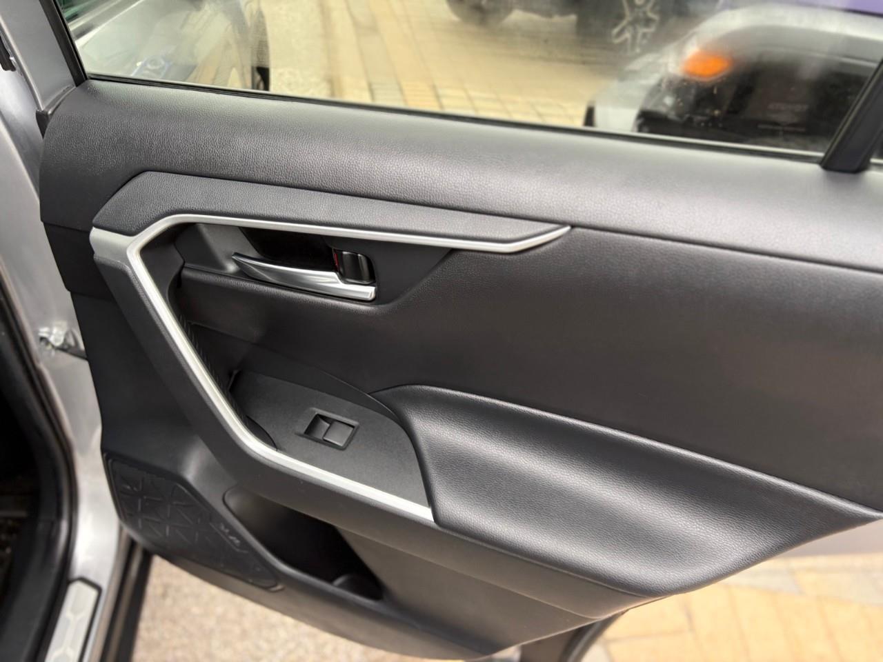 2020 Toyota RAV4 XLE 4dr Front-wheel Drive Photo
