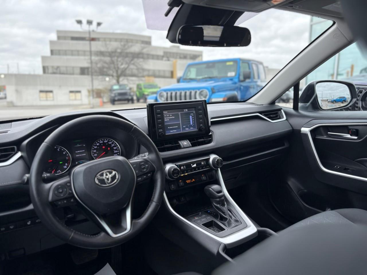 2020 Toyota RAV4 XLE 4dr Front-wheel Drive Photo