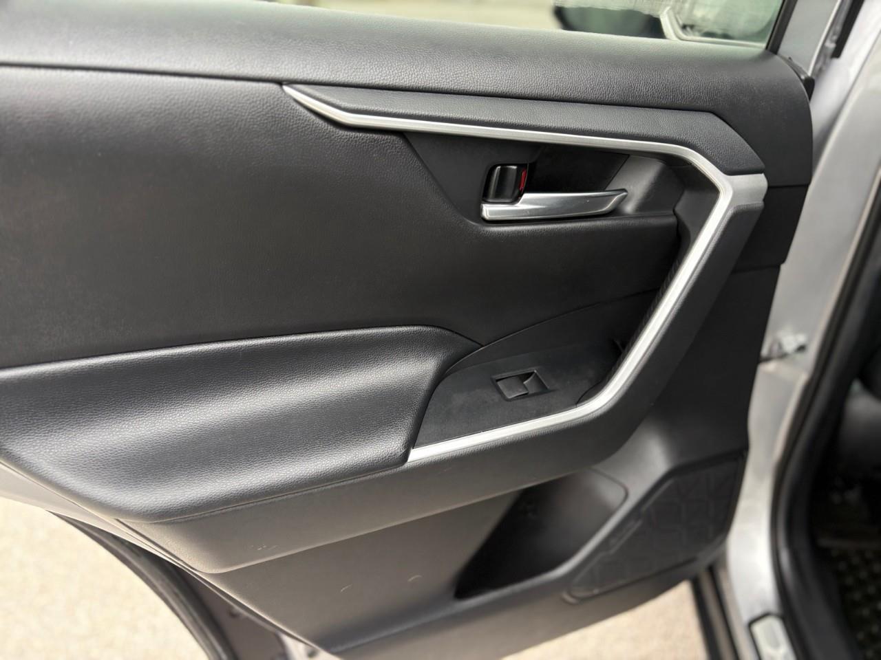 2020 Toyota RAV4 XLE 4dr Front-wheel Drive Photo