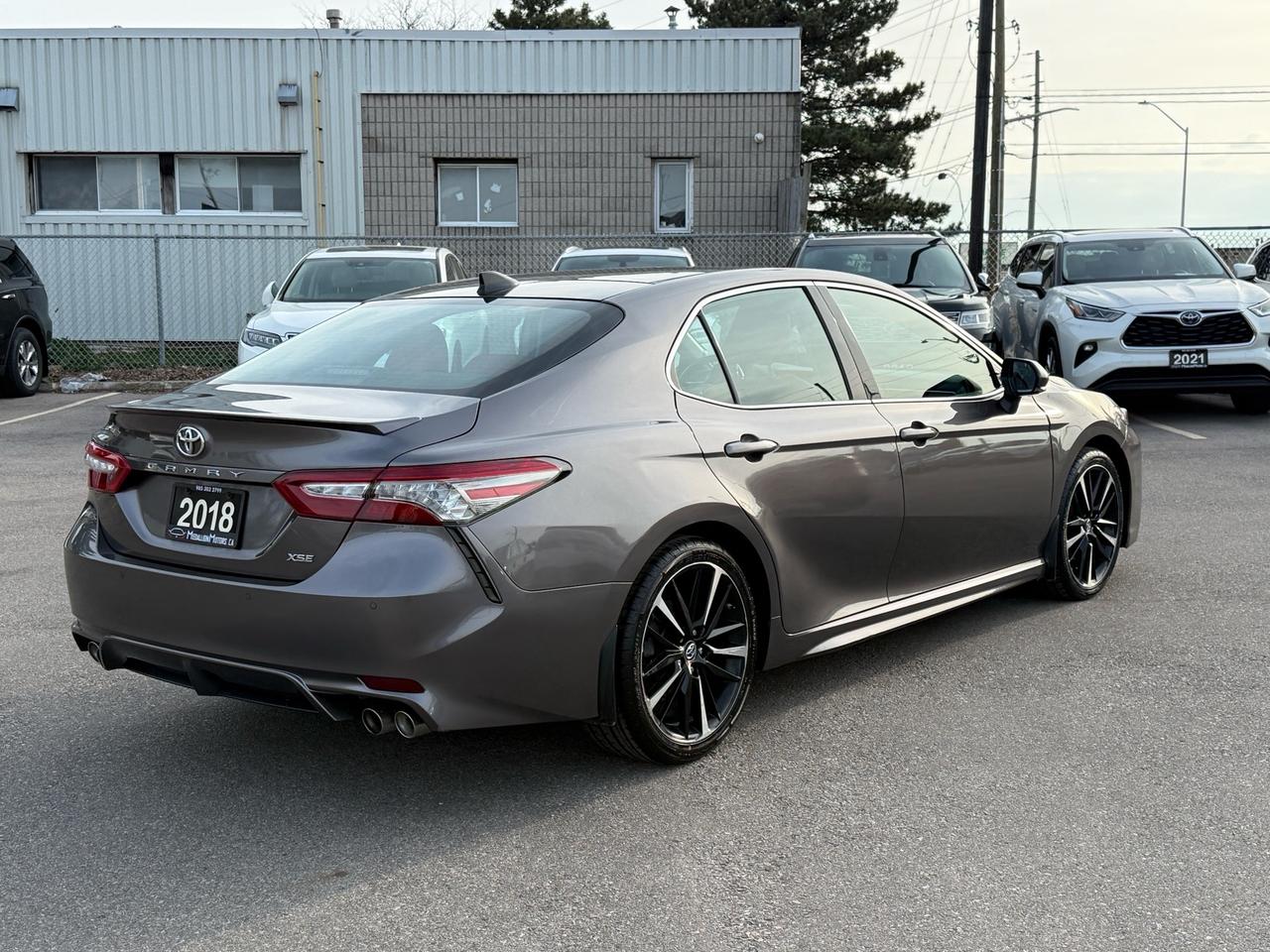 2018 Toyota Camry XSE V6 Auto  ACCIDENT FREE 1-OWNER RED INTRIOR CER Photo4