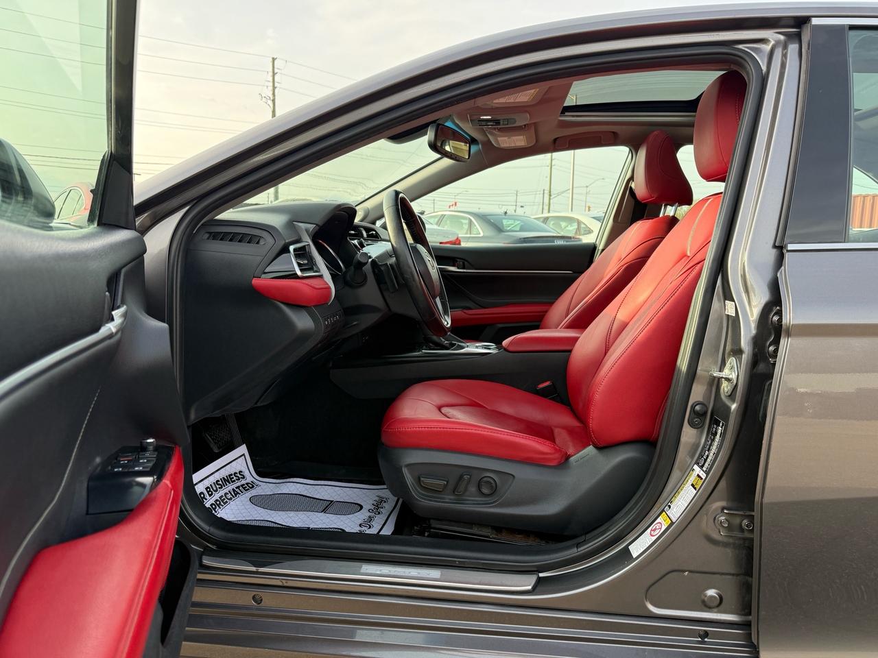 2018 Toyota Camry XSE V6 Auto  ACCIDENT FREE 1-OWNER RED INTRIOR CER Photo