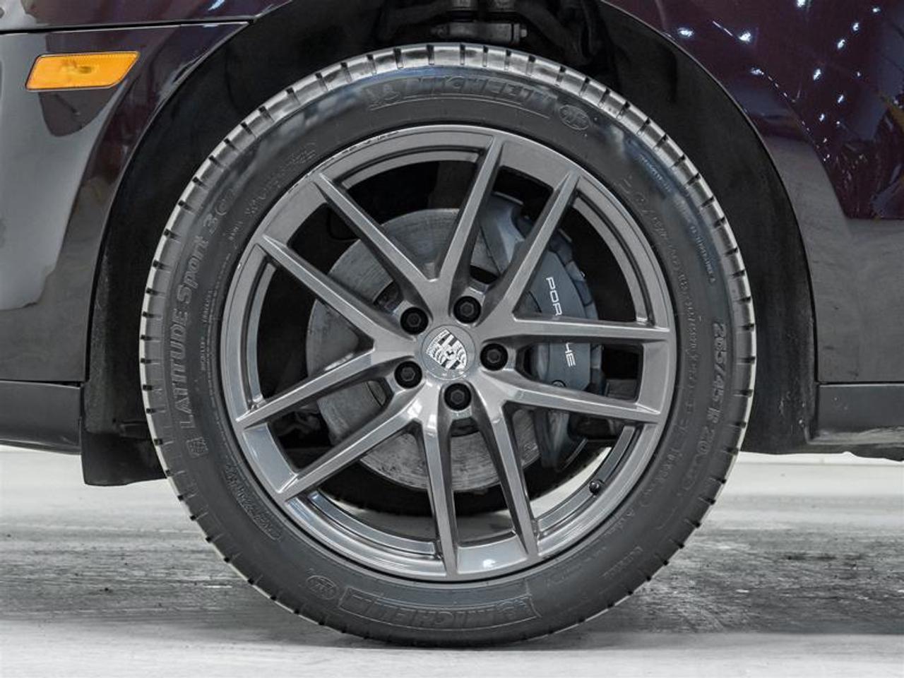 2023 Porsche Macan T 4dr All-Wheel Drive Photo4