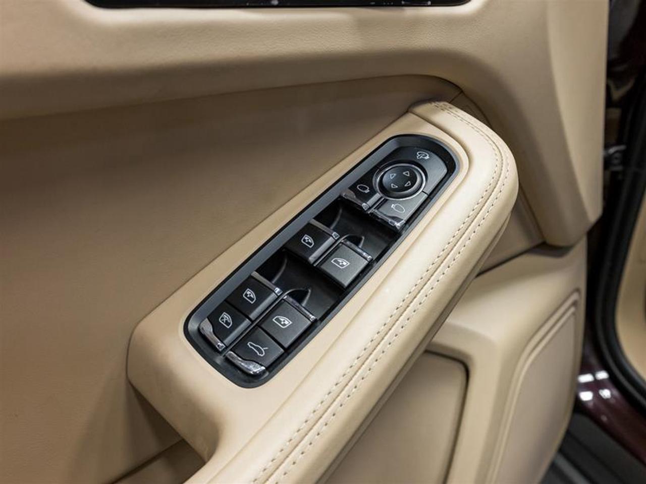 2023 Porsche Macan T 4dr All-Wheel Drive Photo